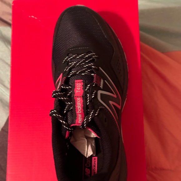 NIB! NB Trail Runners Black with Color Accents - Picture 8 of 11